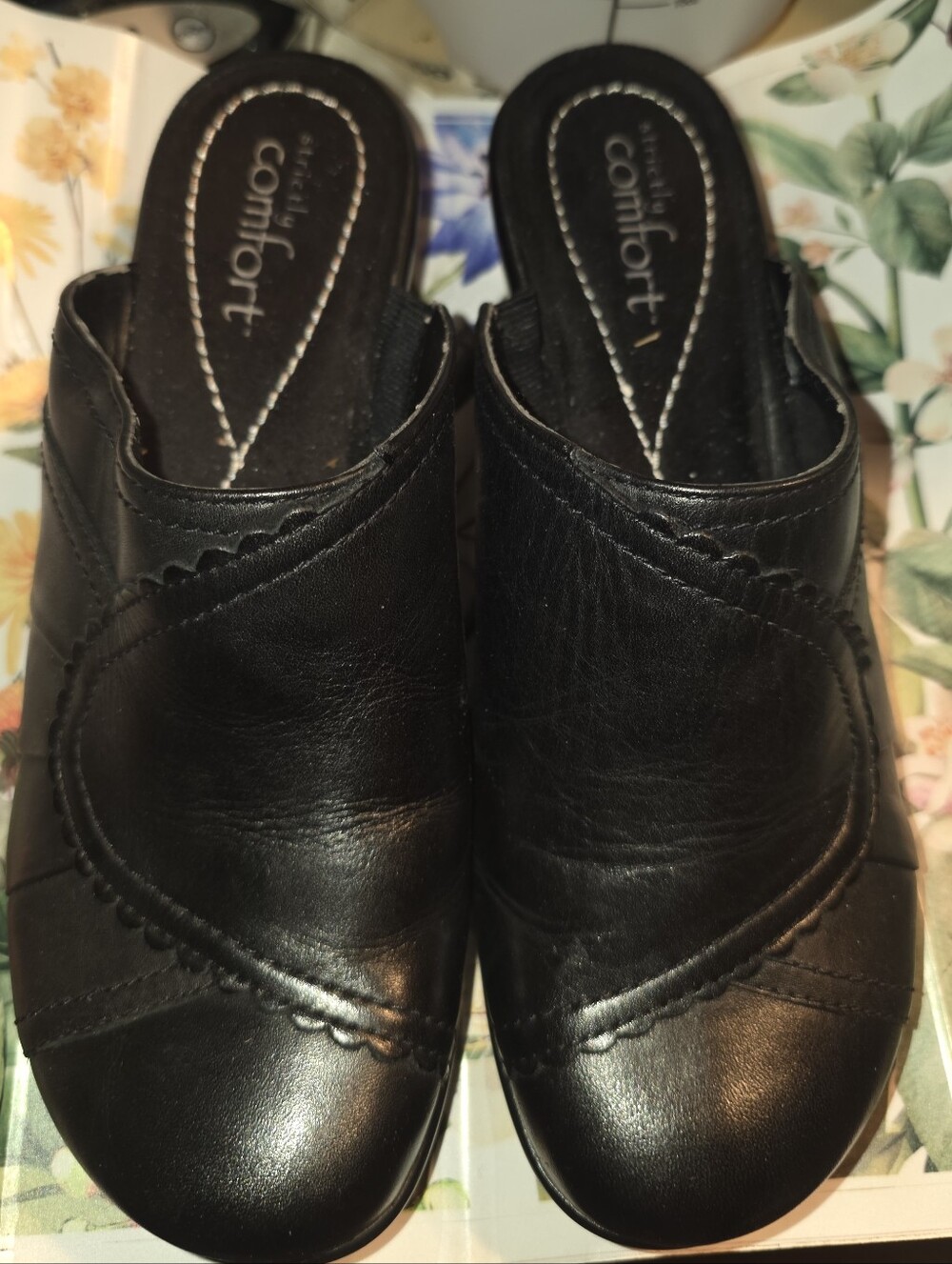 Strictly Comfort 8M Black Leather Slip-On Clogs - Comfort Collection